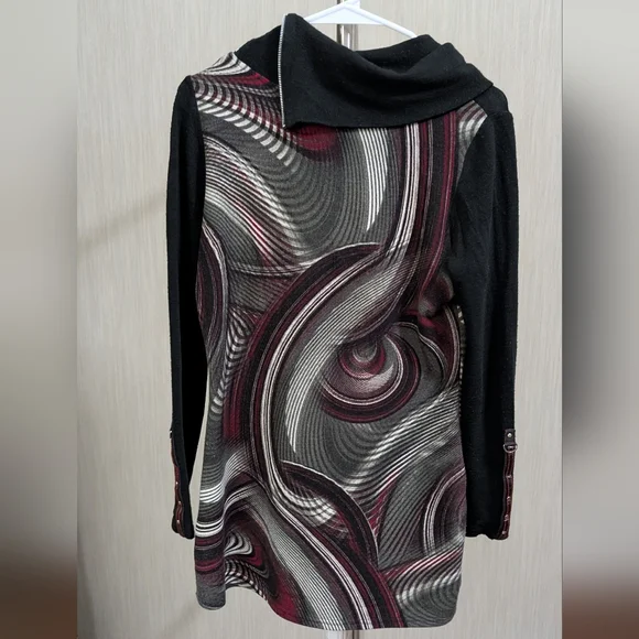 VEX Collection Abstract Sweater - Picture 2 of 11